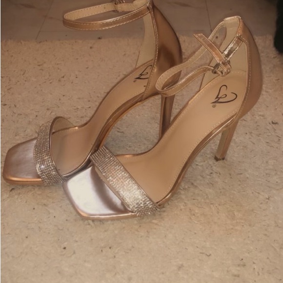 Size 7 high end rose gold stilettos worn once, bought from Puerto Rico. OBO - Picture 3 of 3